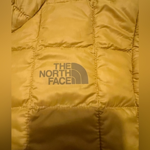 The North Face Thermoball Vest in Yellow Size M Men’s - Picture 2 of 10